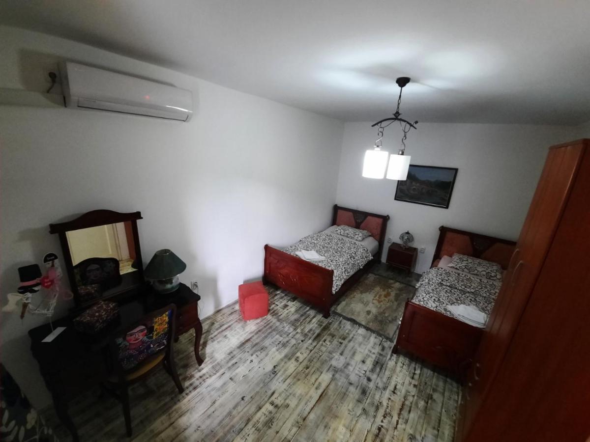 Apartments Mila Цетине Экстерьер фото